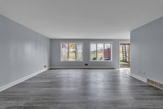 Building Photo - 5938 Newhouse Rd