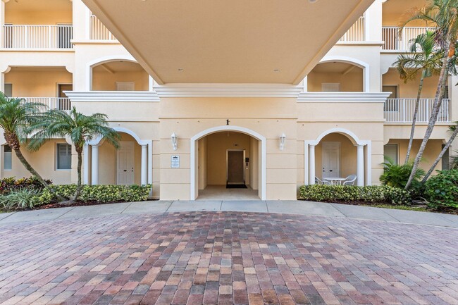 Building Photo - 1 Harbour Isle Dr E
