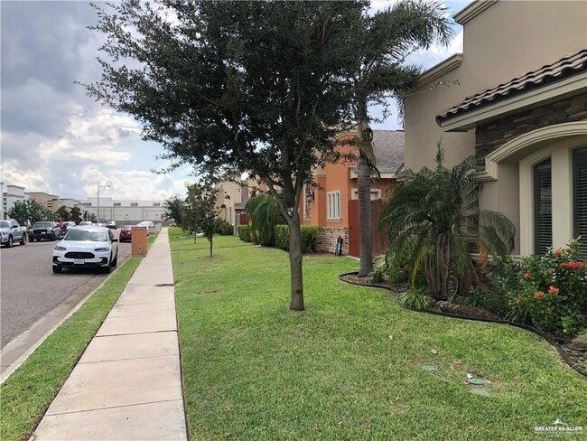 Building Photo - 11 N Ebony St