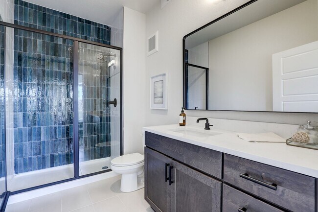 Building Photo - Modern 2 bedroom 2 bathrooms available in ...