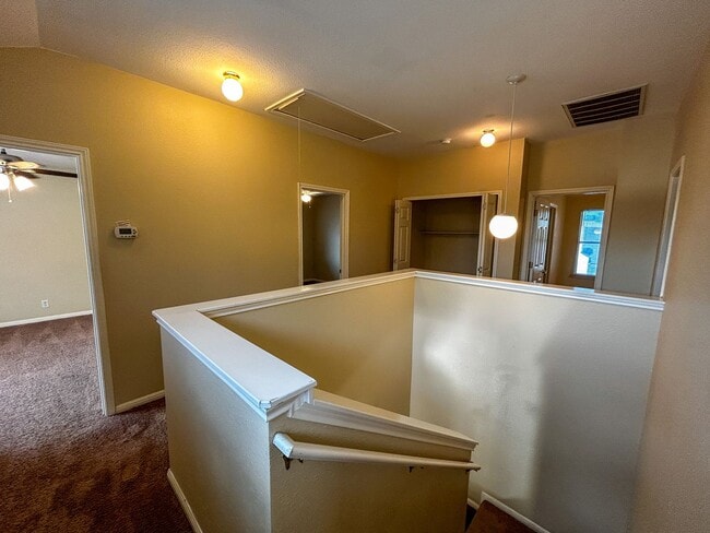 Building Photo - Rare 5 Bedroom in Crystal Knoll Georgetown