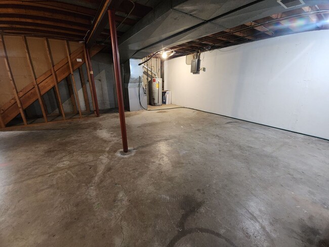 Building Photo - 631-633 E Longview Dr.