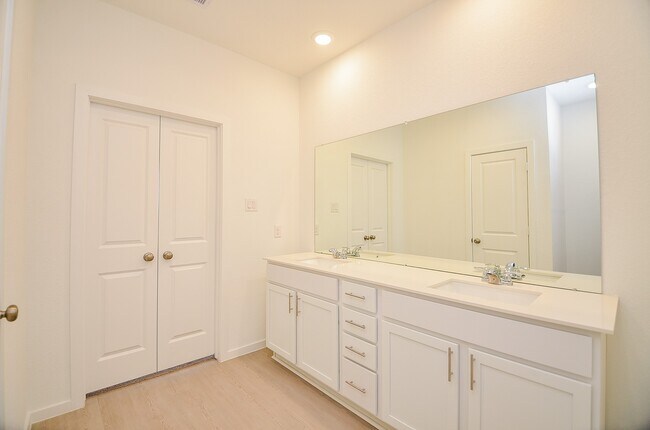 Building Photo - 26506 Coast Redwood Dr