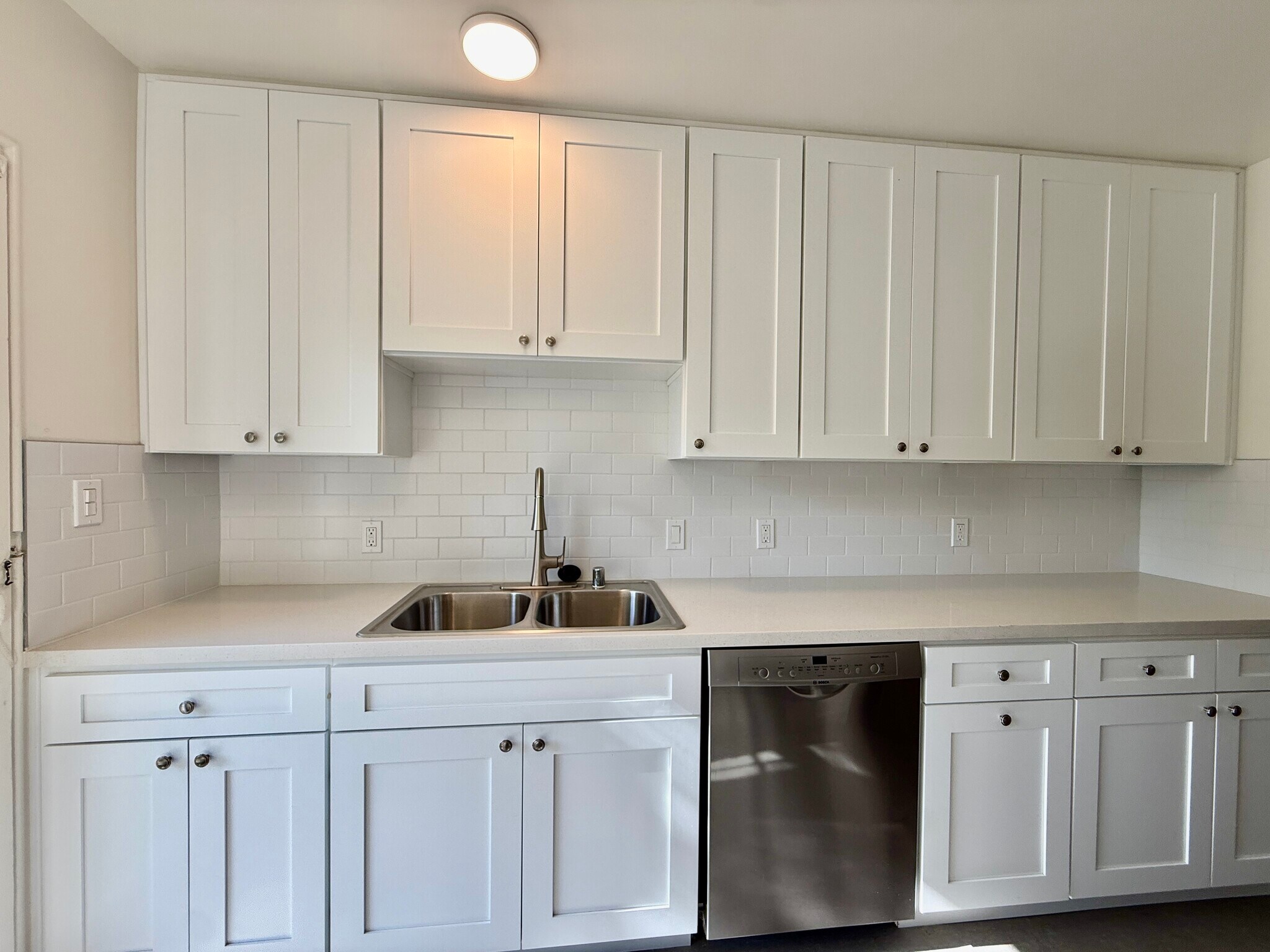 Building Photo - 5262 Village Grn