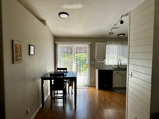 Building Photo - Cozy Home in Columbia Village!