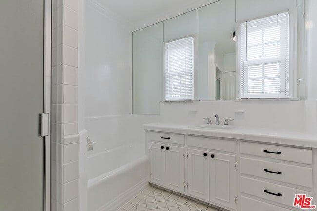 Building Photo - 9336 W Olympic Blvd