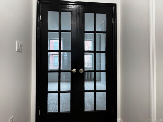 Building Photo - 754 Manhattan Ave