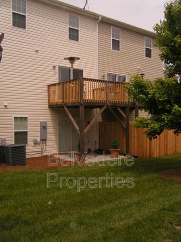 Building Photo - 18 Dillingham Pl