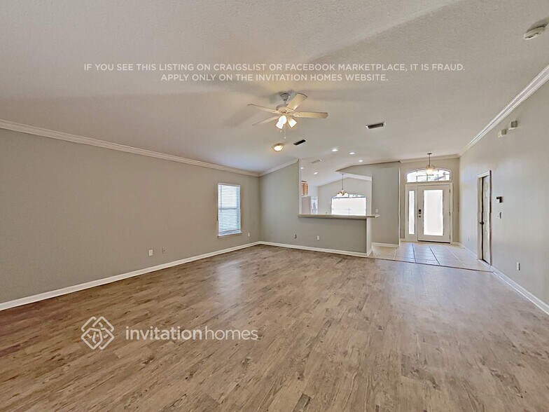 Building Photo - 1800 Ferncreek Dr