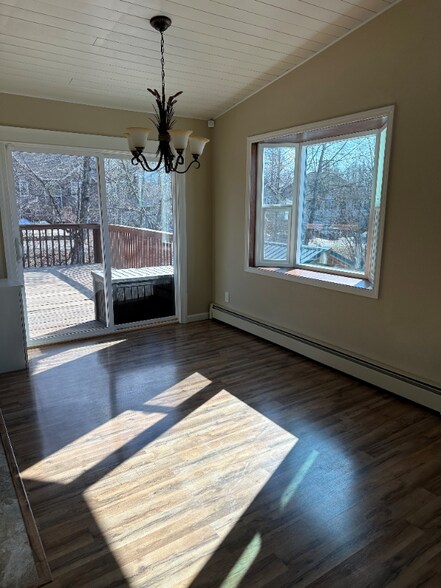 Building Photo - 17634 Meadow Creek Dr