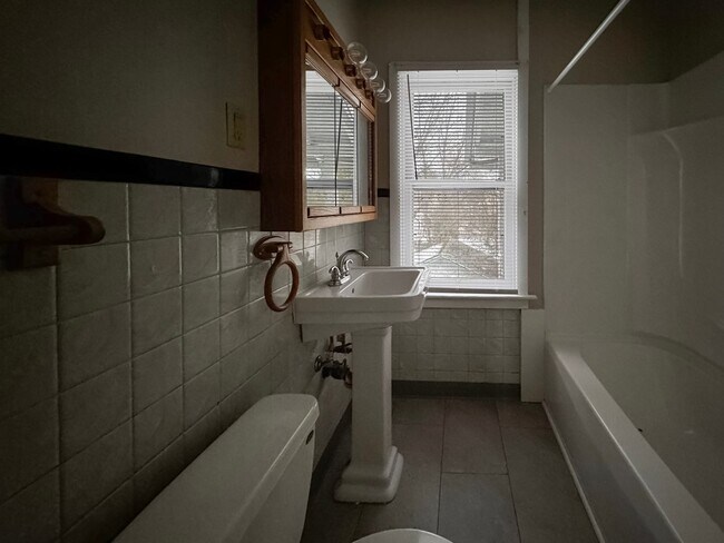 Building Photo - 812-814 Third Ave