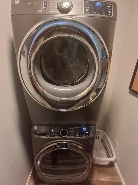 Building Photo - 474 Manton Ave