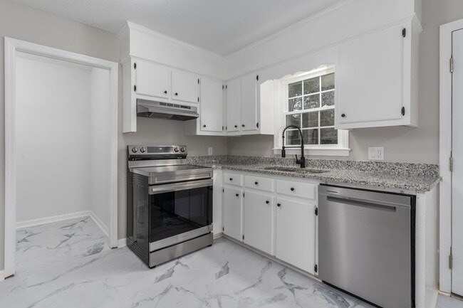 Building Photo - 216 Cross Hill Rd