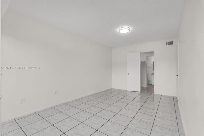 Building Photo - 400 NE 18th Ave