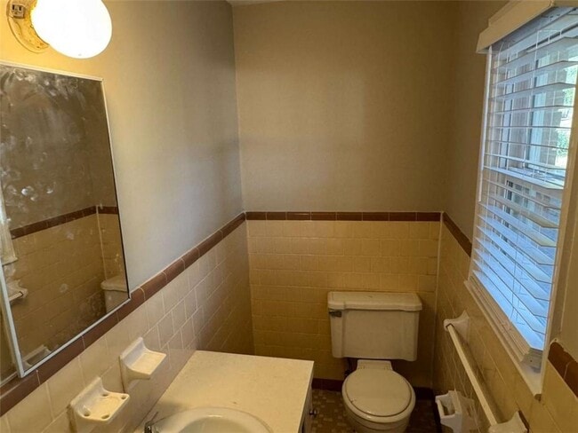 Building Photo - 437 Lockridge Ln