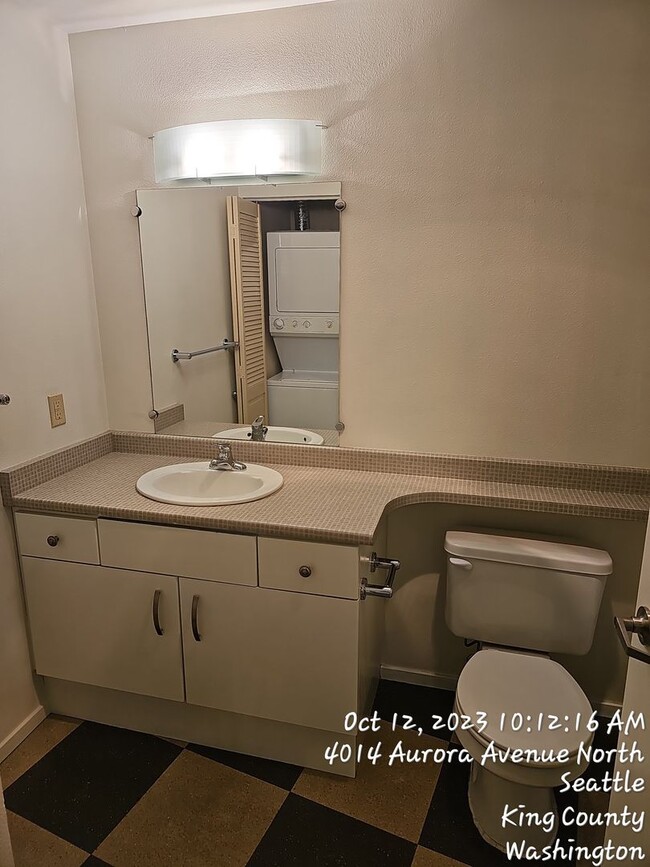 Building Photo - Cobrizo Condominium - $1695.00 1 bedroom, ...