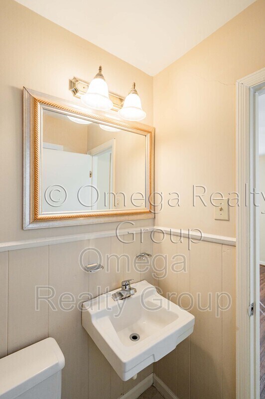 Building Photo - 1700 Serene Cir