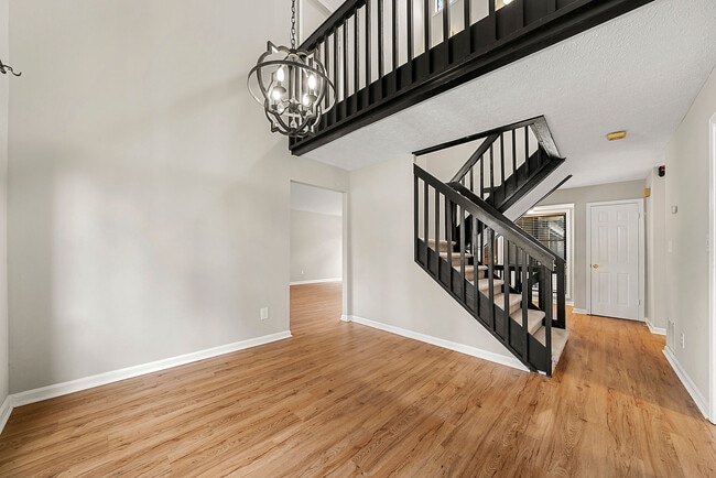 Building Photo - 670 Highland Ct