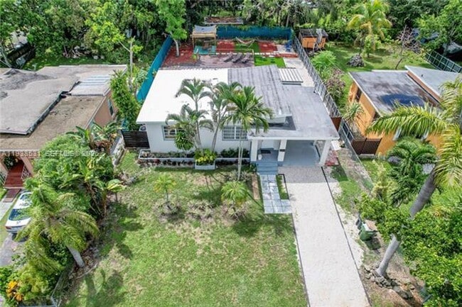 Building Photo - 1370 NE 133rd St