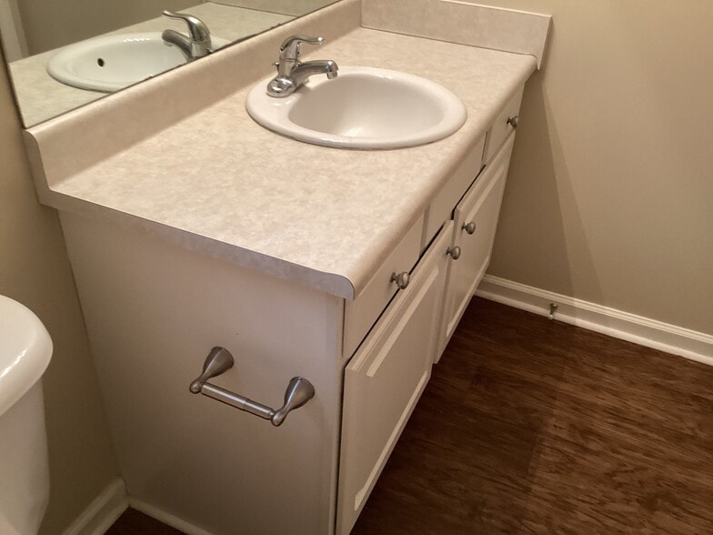 Building Photo - 515 Dresler Rd