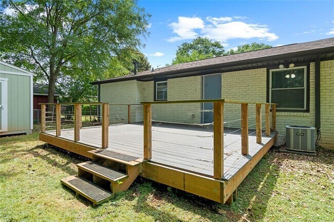 Building Photo - 1824 Atherton Dr