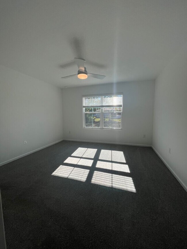 Building Photo - 5 Wagner Pl