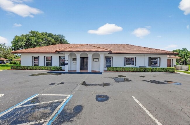 Building Photo - 328 NW 42nd St