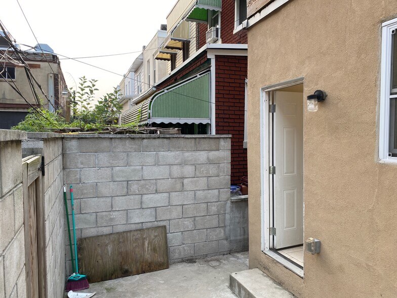 Building Photo - 1708 Mifflin St