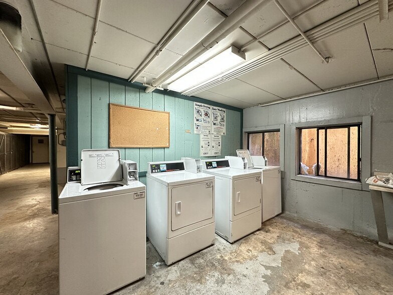 Building Photo - 622 Lincoln Ave