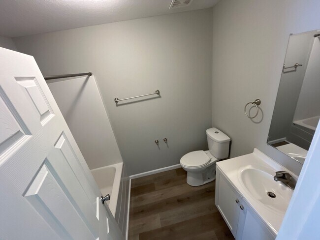 Building Photo - 301 W 7th St