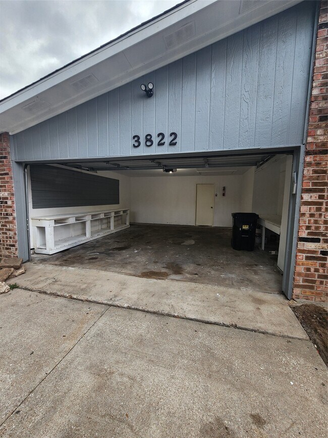 Building Photo - 3822 Broken Elm Dr