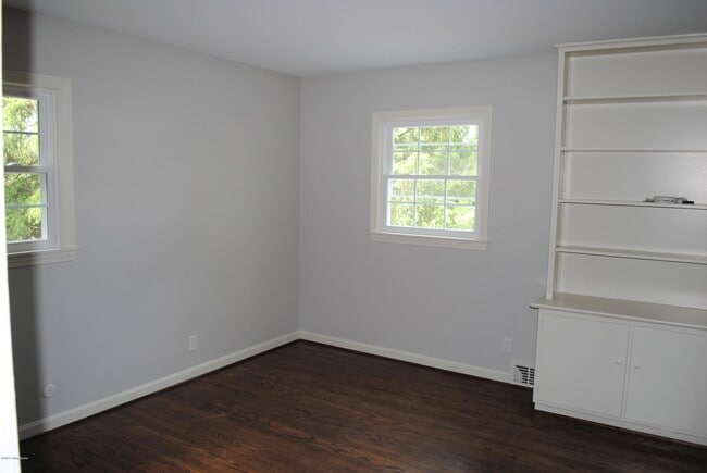 Building Photo - 9836 Longwood Cir