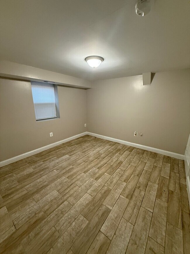 Building Photo - 312 Burbank St SE