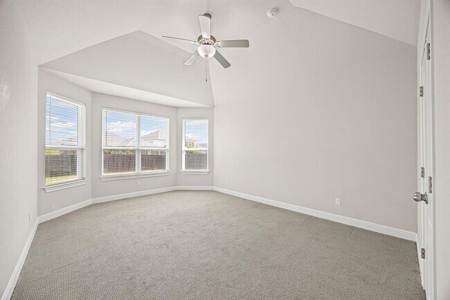 Building Photo - 187 Glass Mountains Wy