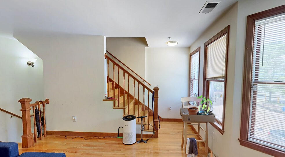 Building Photo - 112 Allston St