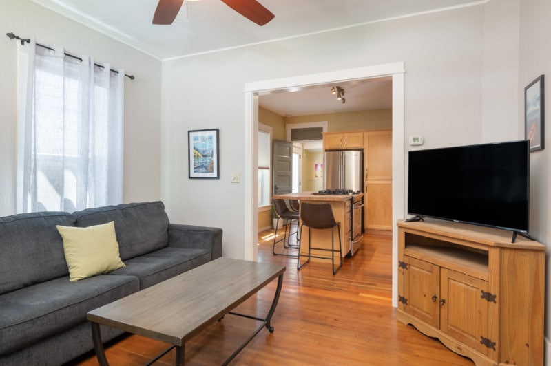 Building Photo - 1015 Poplar St