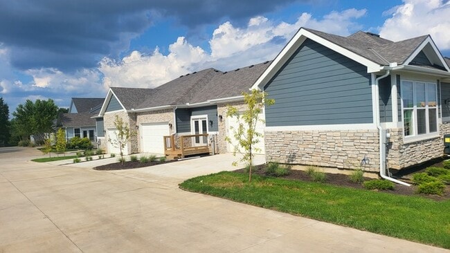 Building Photo - Maintenance free living in Blue Valley School district