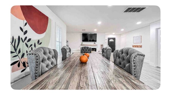 Building Photo - 902 Lodosa Dr