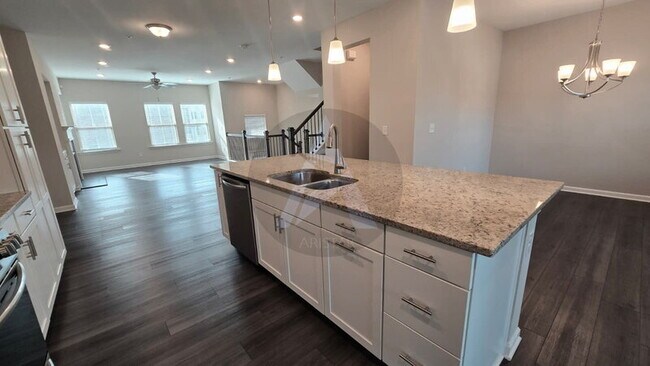 Building Photo - 209 Commons Ave