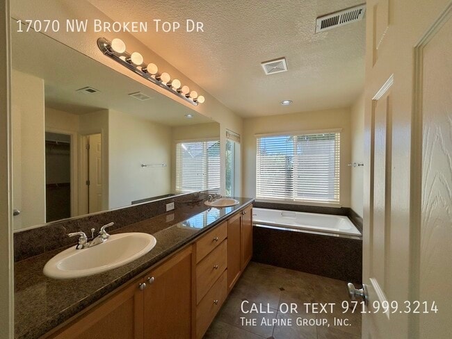 Building Photo - 17070 NW Broken Top Dr