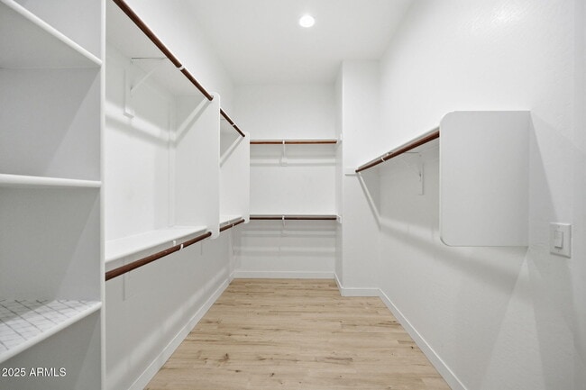 Building Photo - 9749 E Tahoe Ave