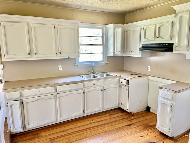 Building Photo - 5967 Byron Ave