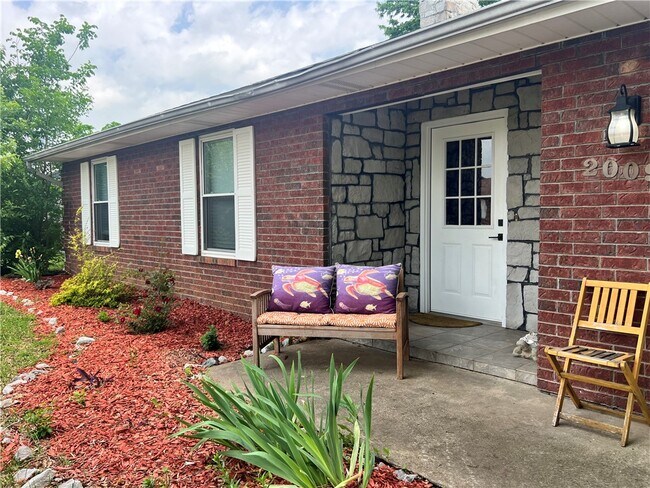 Building Photo - 2009 S 11th St