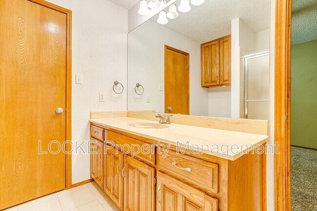 Building Photo - 6428 Lago Vista Dr