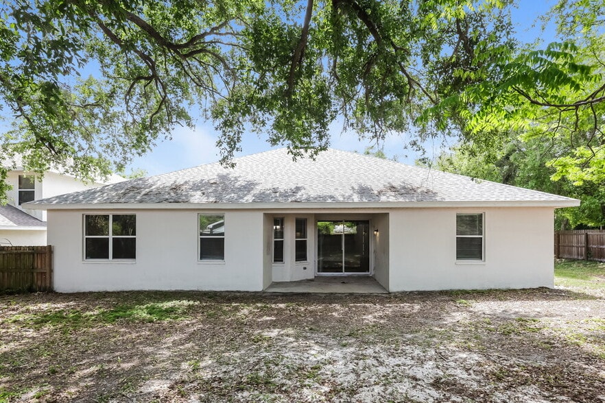 Building Photo - 1610 White Dove Ct