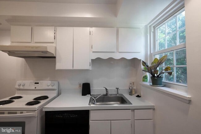 Building Photo - 4859 S 28th St