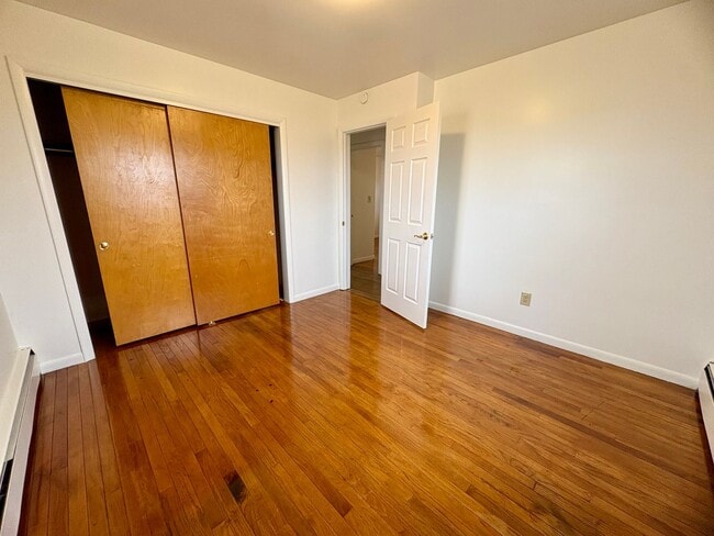 Building Photo - 3 Bedroom 1 Bathroom Rancher in Elizabethtown!