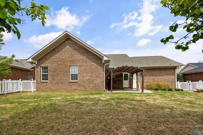 Building Photo - 5104 Frankford Dr SE