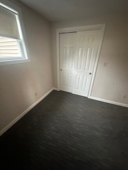 Building Photo - 846 Main St