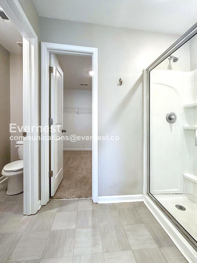 Building Photo - 160 Cherry Birch St